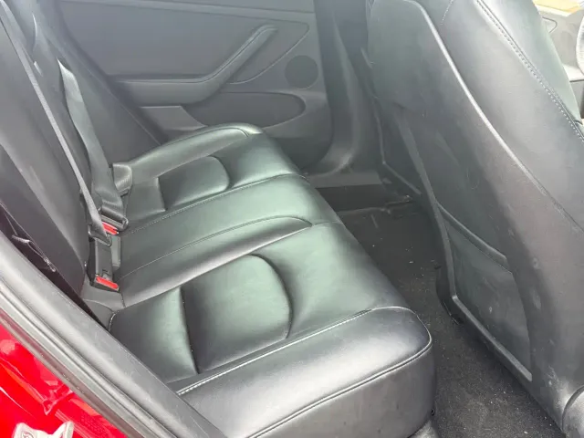 Tesla Model 3 — Фото автомобиля 6