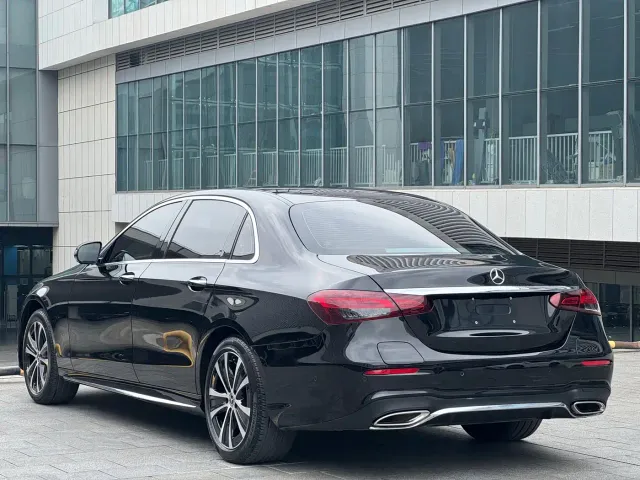 Mercedes-Benz E-Class — Фото автомобиля 14