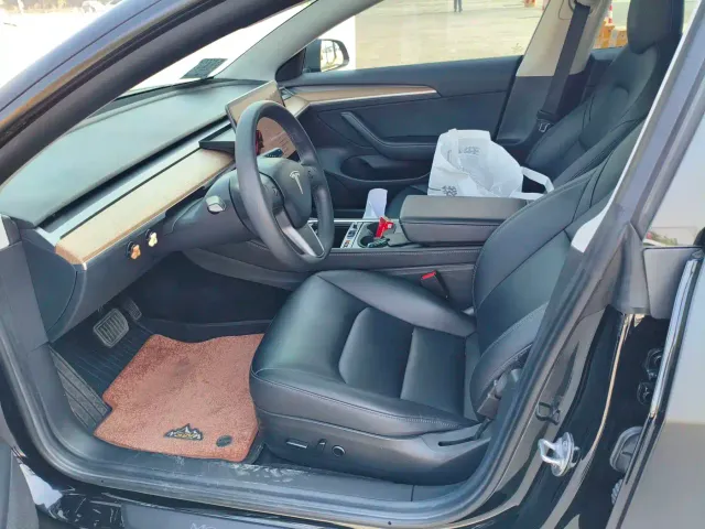 Tesla Model 3 — Фото автомобиля 5