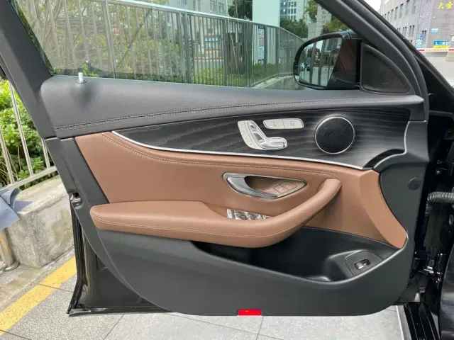 Mercedes-Benz E-Class — Фото автомобиля 10