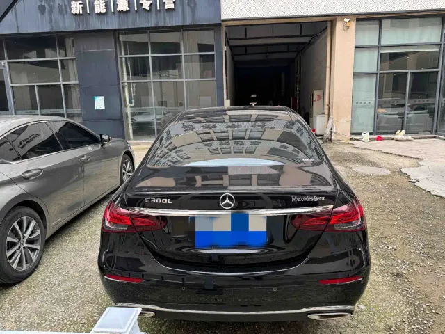 Mercedes-Benz E-Class — Фото автомобиля 8