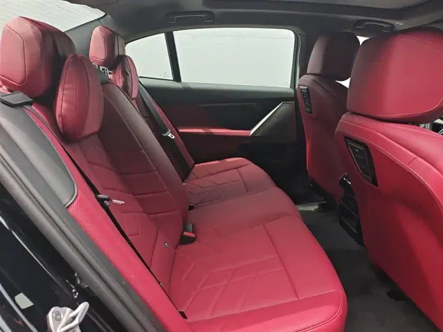 BMW i5 — Фото автомобиля 14
