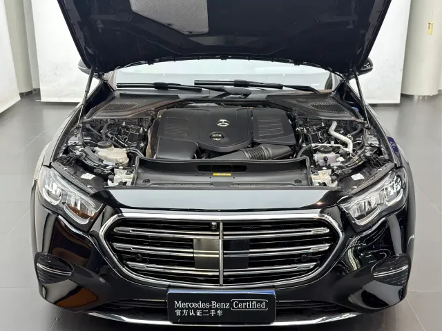 Mercedes-Benz E-Class — Фото автомобиля 3