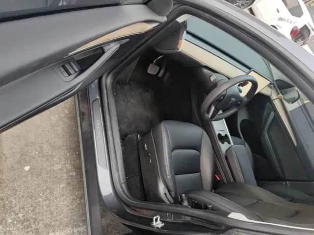 Tesla Model Y — Фото автомобиля 15