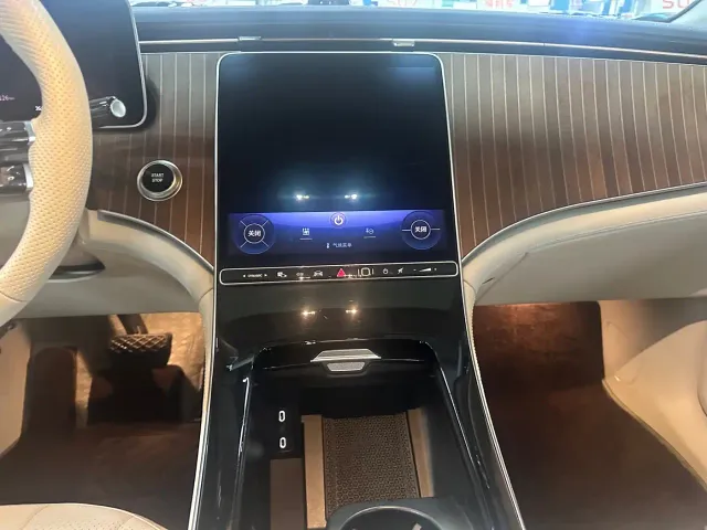 Mercedes-Benz EQE SUV — Фото автомобиля 7