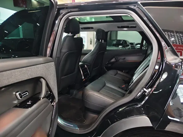 Land Rover Range Rover Sport — Фото автомобиля 11