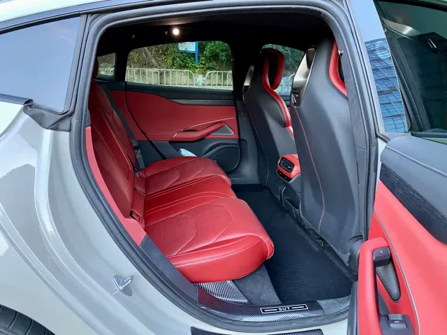 Xiaomi SU7 — Фото автомобиля 11