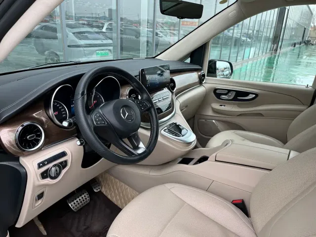 Mercedes-Benz V-Class — Фото автомобиля 6