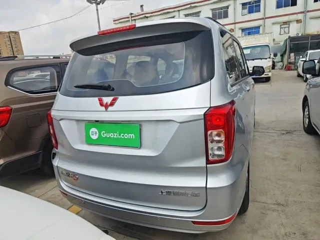 Wuling Hongguang — Фото автомобиля 3