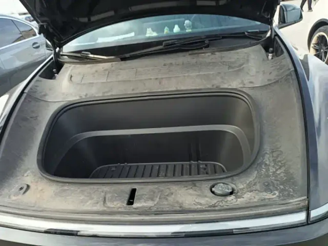 Tesla Model Y — Фото автомобиля 19