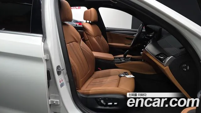 BMW 5 Series G30 — Фото автомобиля 17
