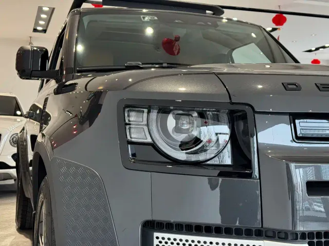 Land Rover Defender — Фото автомобиля 3
