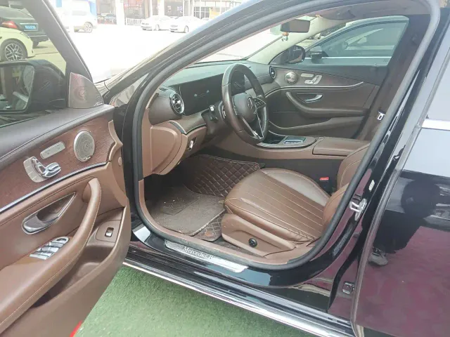 Mercedes-Benz E-Class — Фото автомобиля 6