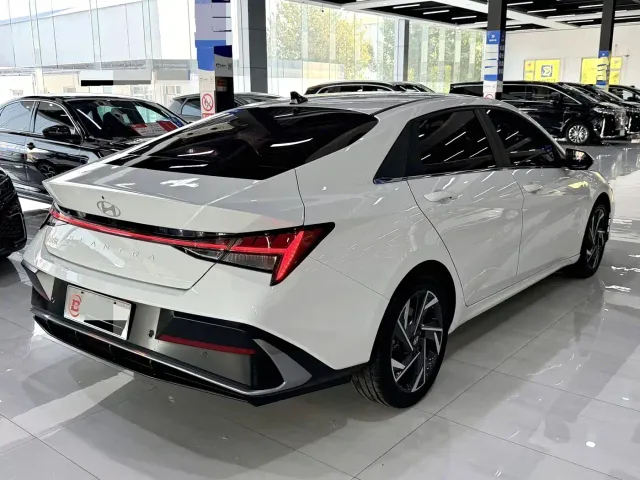 Hyundai Elantra — Фото автомобиля 7
