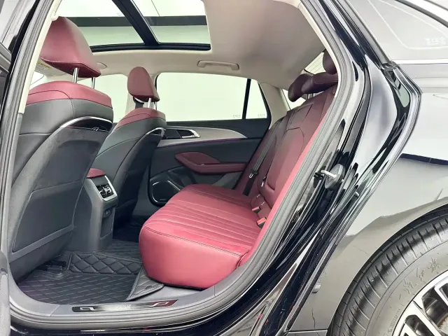 Hongqi Hongqi H5 2024 2.0T Automatic Smart Connect Flag Smooth Edition — Фото автомобиля 11