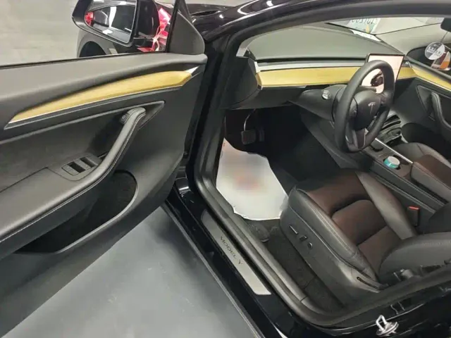 Tesla Model Y — Фото автомобиля 15