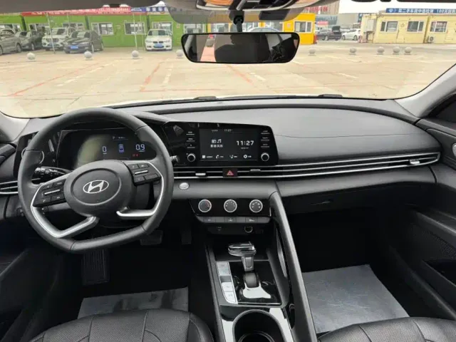 Hyundai Elantra — Фото автомобиля 4