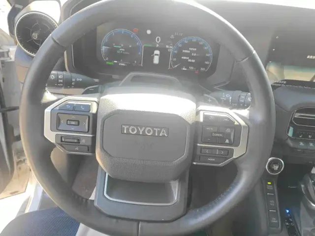 Toyota Prado — Фото автомобиля 15