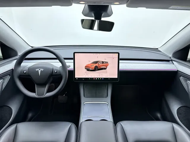 Tesla Model Y — Фото автомобиля 14
