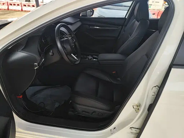 Mazda Axela — Фото автомобиля 14