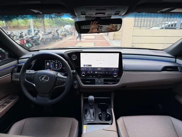 Lexus ES — Фото автомобиля 5