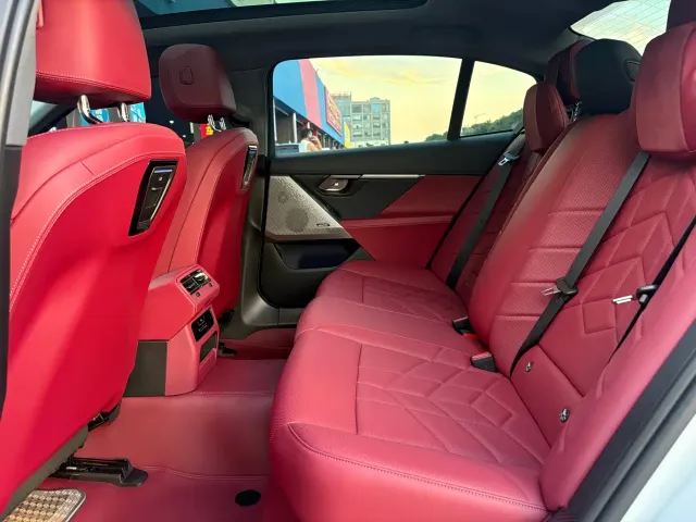 BMW 5 Series — Фото автомобиля 14