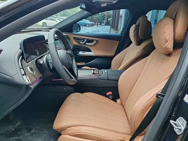 Mercedes-Benz E-Class — Фото автомобиля 14