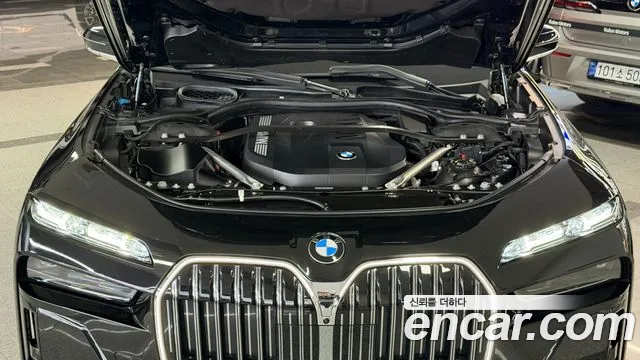 BMW 7-Series 7 серия (G70) 740i xDrive M Sport — Фото автомобиля 6