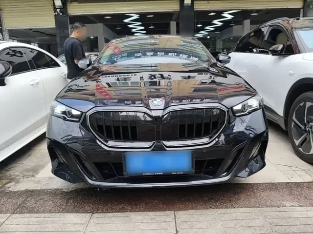 BMW 5 Series — Фото автомобиля 2