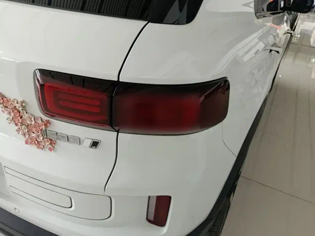 Geely ICON — Фото автомобиля 7