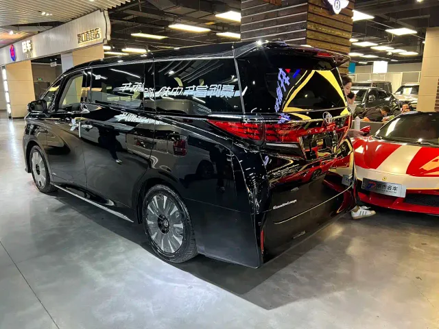 Toyota Alphard — Фото автомобиля 8