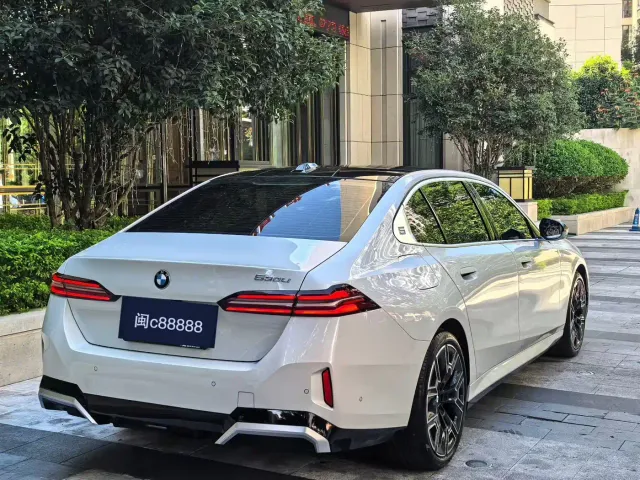BMW 5 Series — Фото автомобиля 7