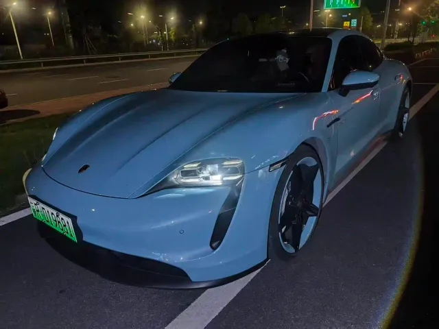 Фотография автомобиля — Porsche Taycan