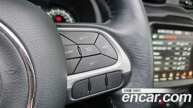 Jeep Renegade — Фото автомобиля 19