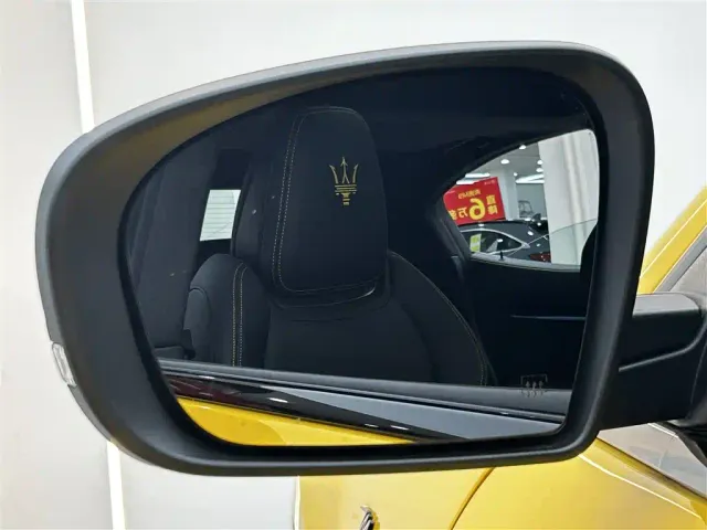 Maserati Ghibli — Фото автомобиля 24