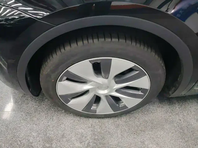 Tesla Model Y — Фото автомобиля 22