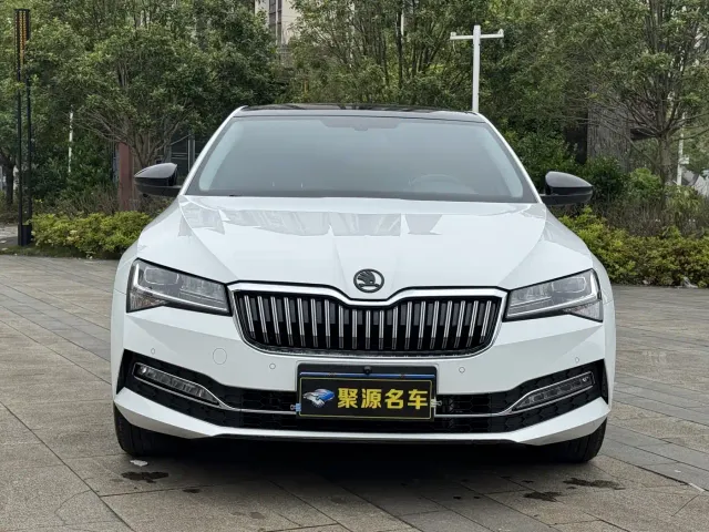 Skoda Superb — Фото автомобиля 2