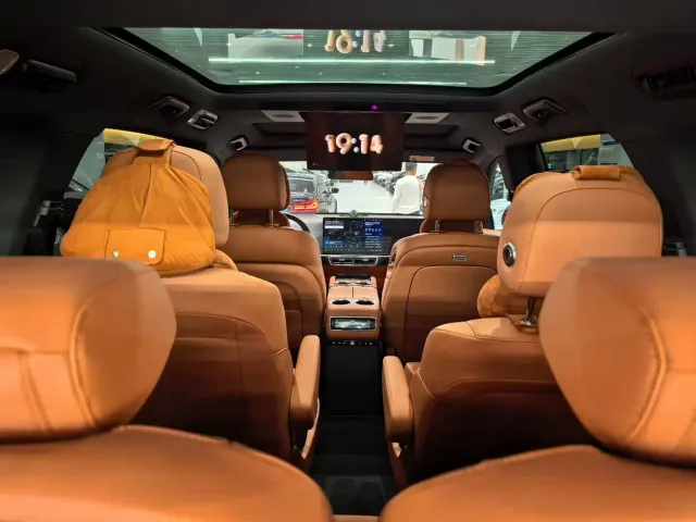 Li Auto L9 — Фото автомобиля 18