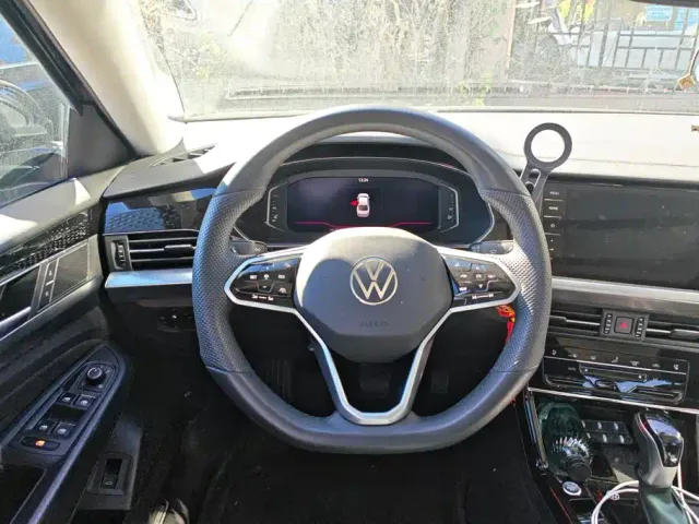 Volkswagen Passat — Фото автомобиля 15