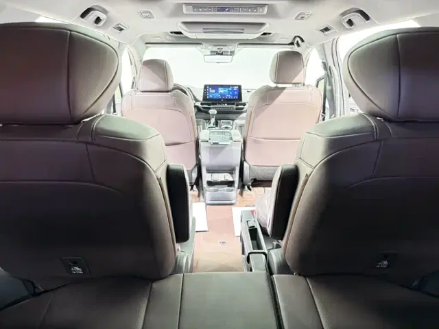 Toyota Sienna — Фото автомобиля 21