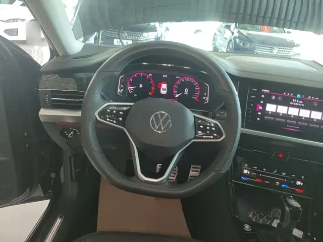 Volkswagen Passat — Фото автомобиля 10