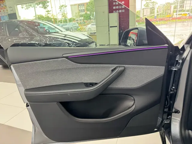 Tesla Model Y — Фото автомобиля 11