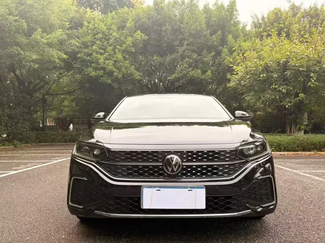 Volkswagen Passat — Фото автомобиля 2