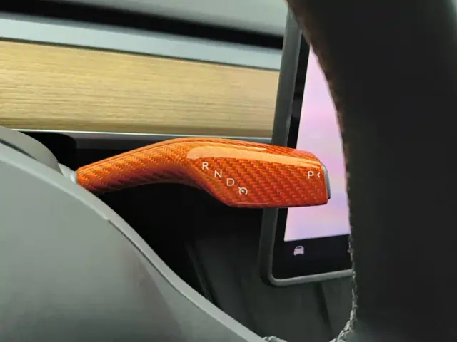 Tesla Model Y — Фото автомобиля 16