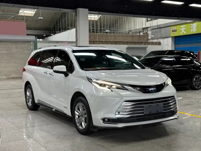 Toyota Sienna — Фото автомобиля 3