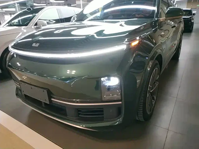 Li Auto L9 — Фото автомобиля 23