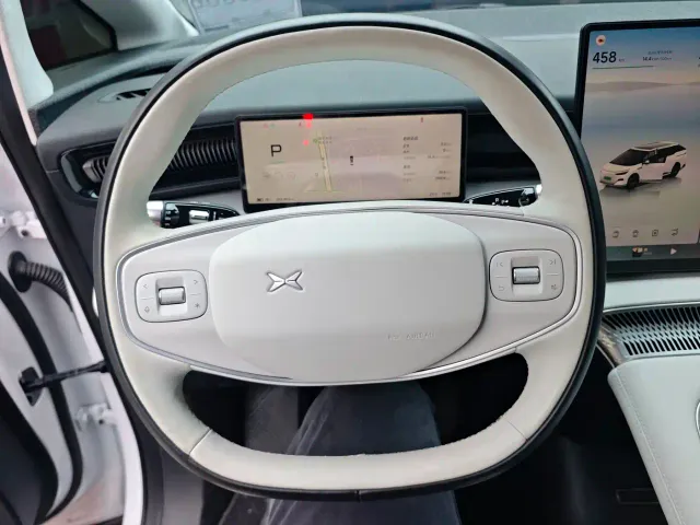 Xpeng X9 — Фото автомобиля 14