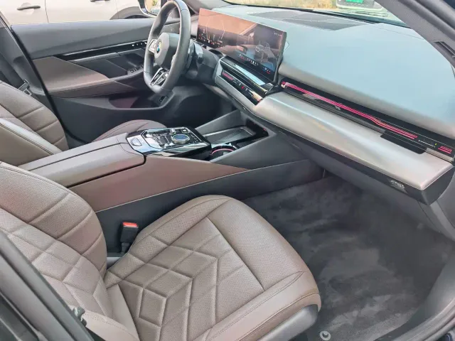 BMW 5 Series — Фото автомобиля 16