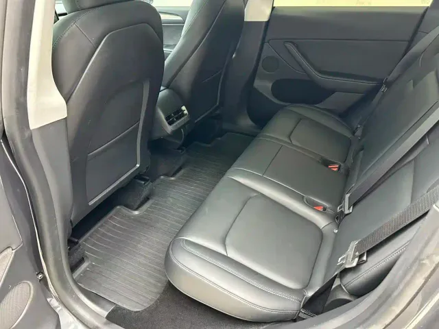 Tesla Model Y — Фото автомобиля 8