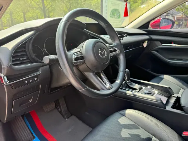Mazda Axela — Фото автомобиля 9